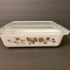 Vintage Pyrex Golden pinecone 2 quart casserole dish